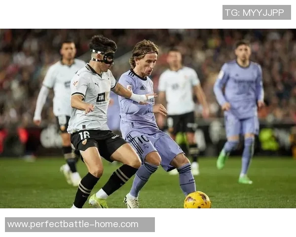 西甲精彩对决皇马大胜那不勒斯红牌事件引发全场热议与数据分析